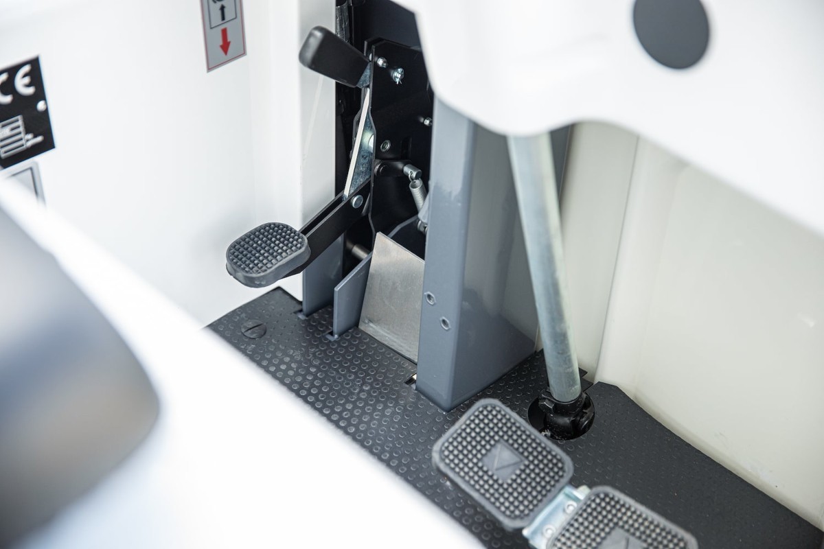 Spazzatrice Dulevo Modello 1100 EH Modello a Batteria 4