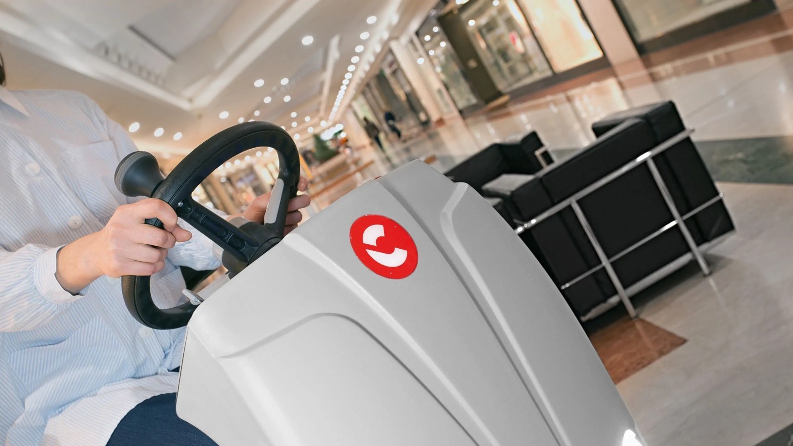 macchina lavapavimenti industriale prestazioni elevate per grandi spazi